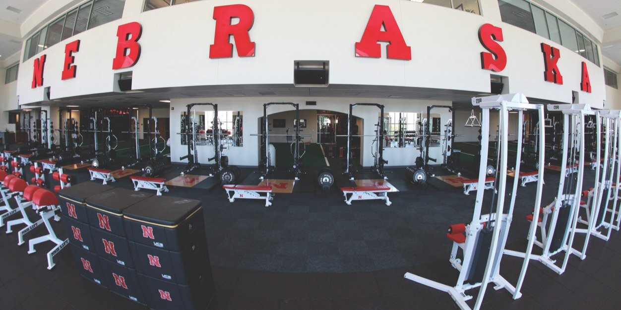 husker throws banner