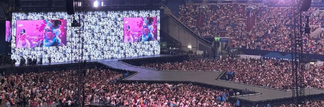 shakeitoff_Tay's profile banner image