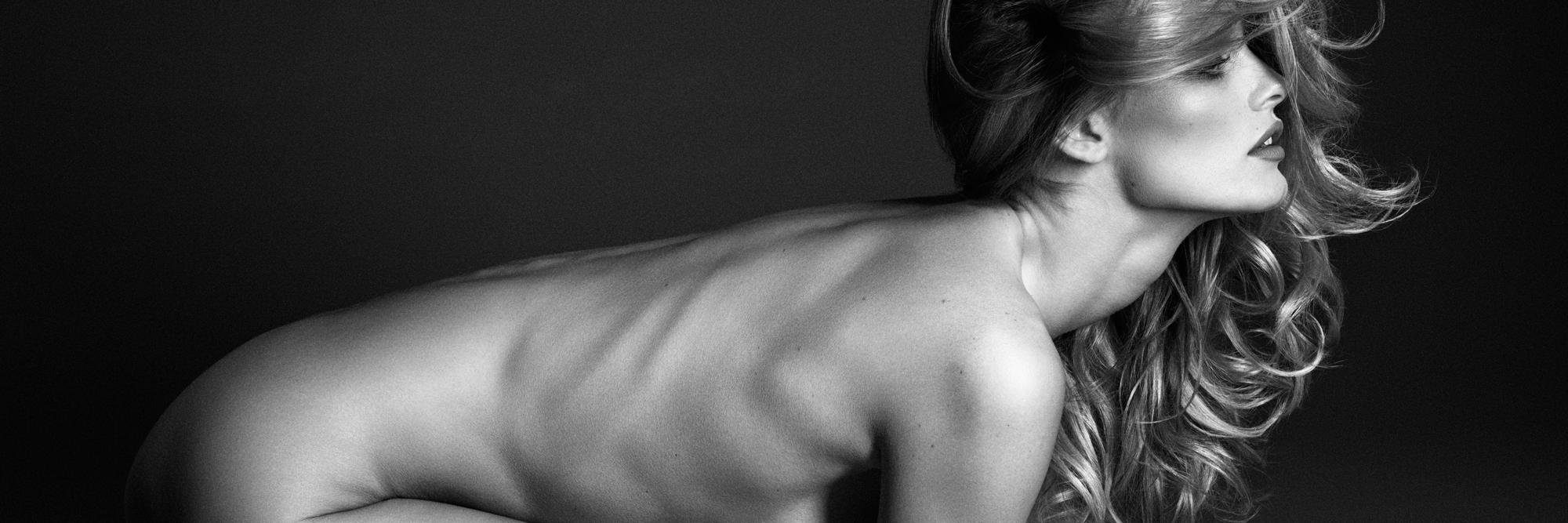 Smoking Hot Babes banner