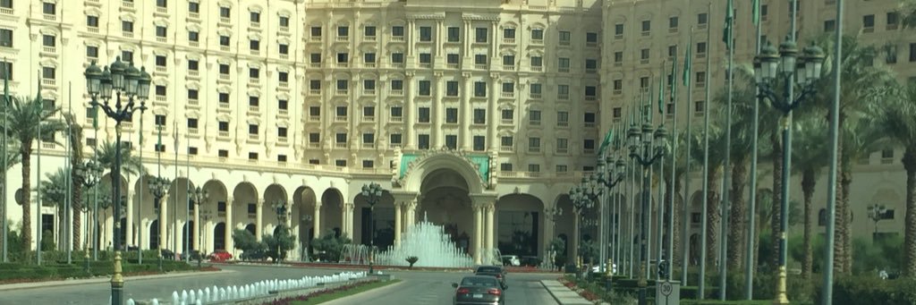 الرجل الأبيض المتوسط banner