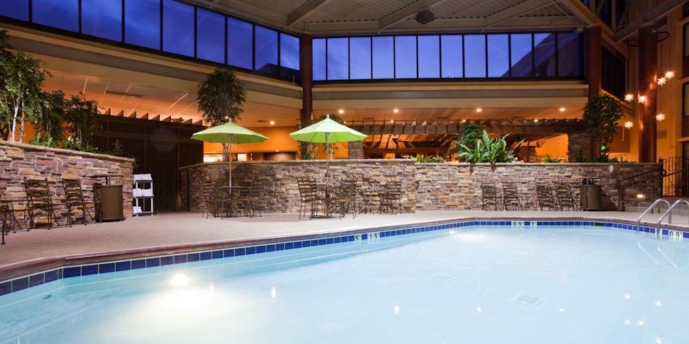 HolidayInnI35w's profile banner image