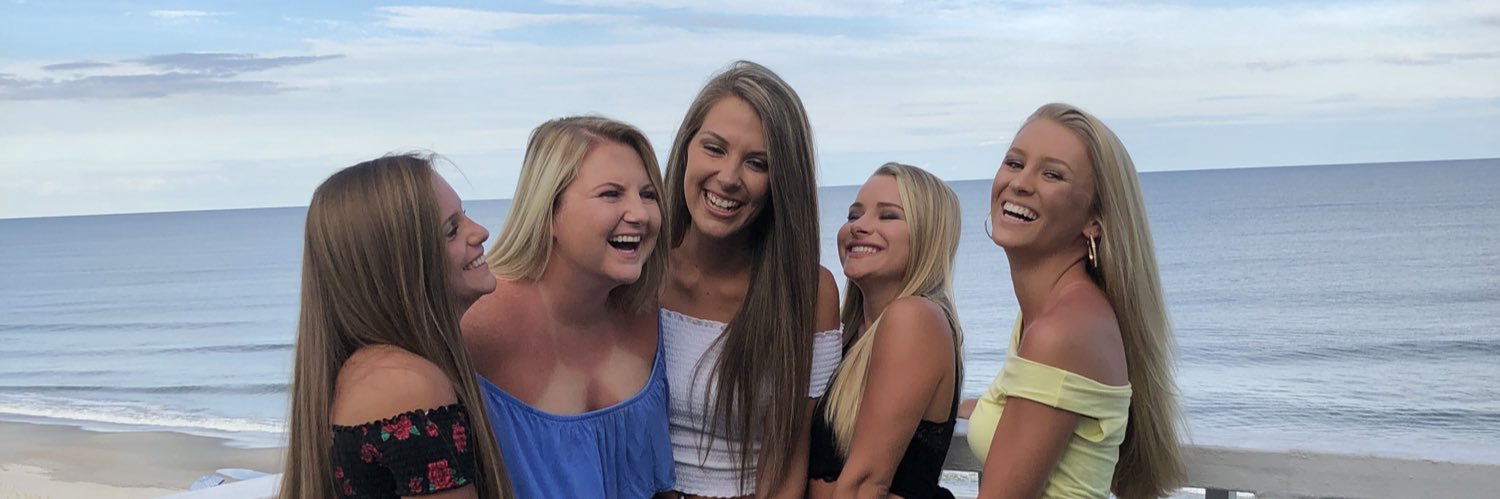 _leahlathrop's profile banner image