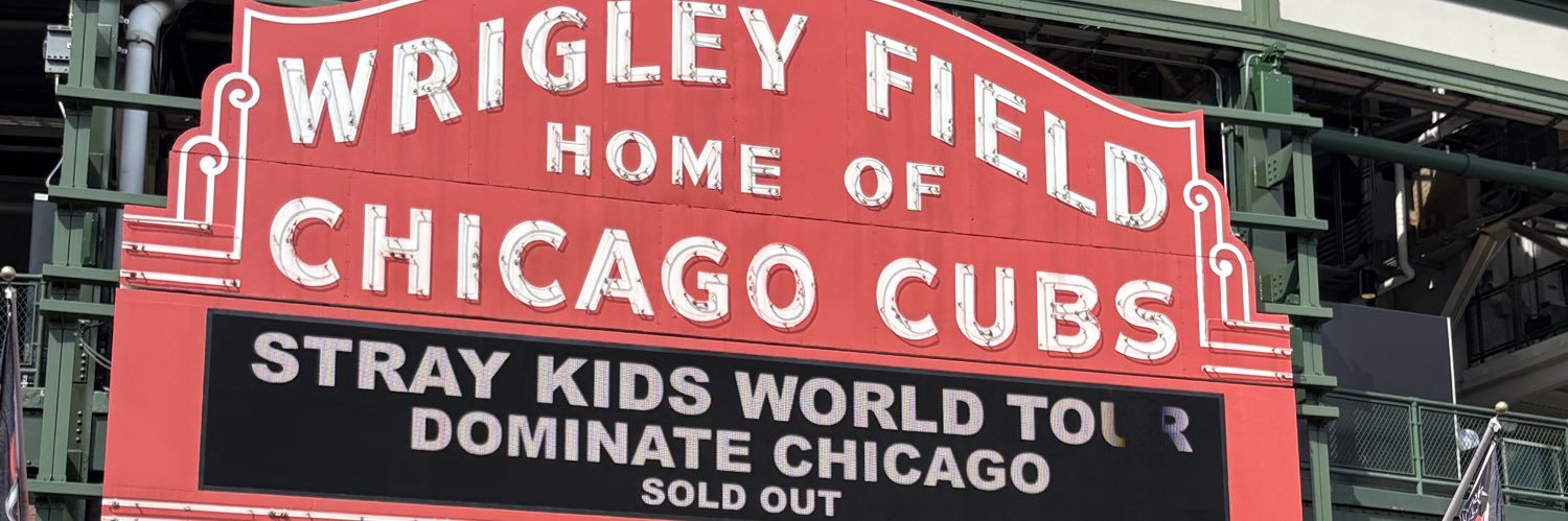 Kelsey saw SKZ in CHICAGO banner
