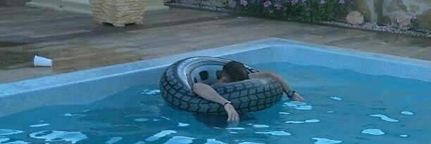 It's me, Peti banner