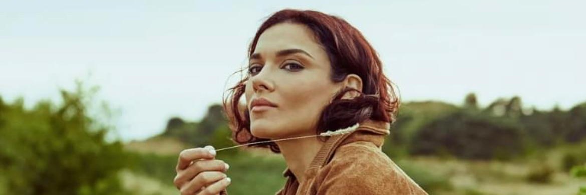 Amber Rose Revah banner