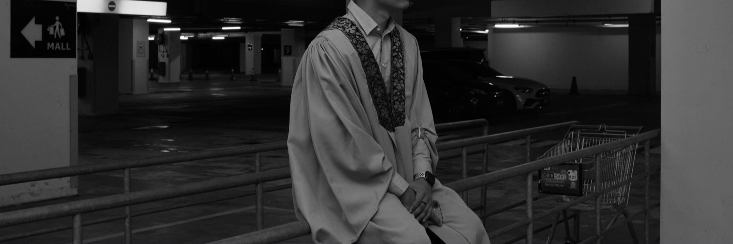 qil___________'s profile banner image