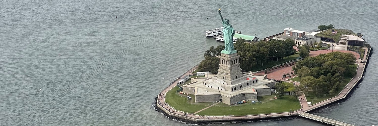 César Lozano banner