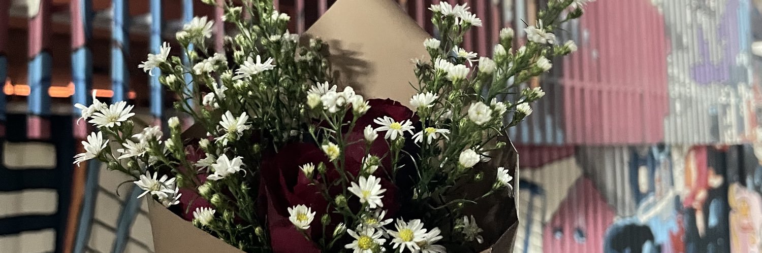 your_engrlouise's profile banner image