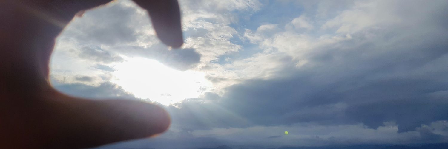 danitzayi's profile banner image