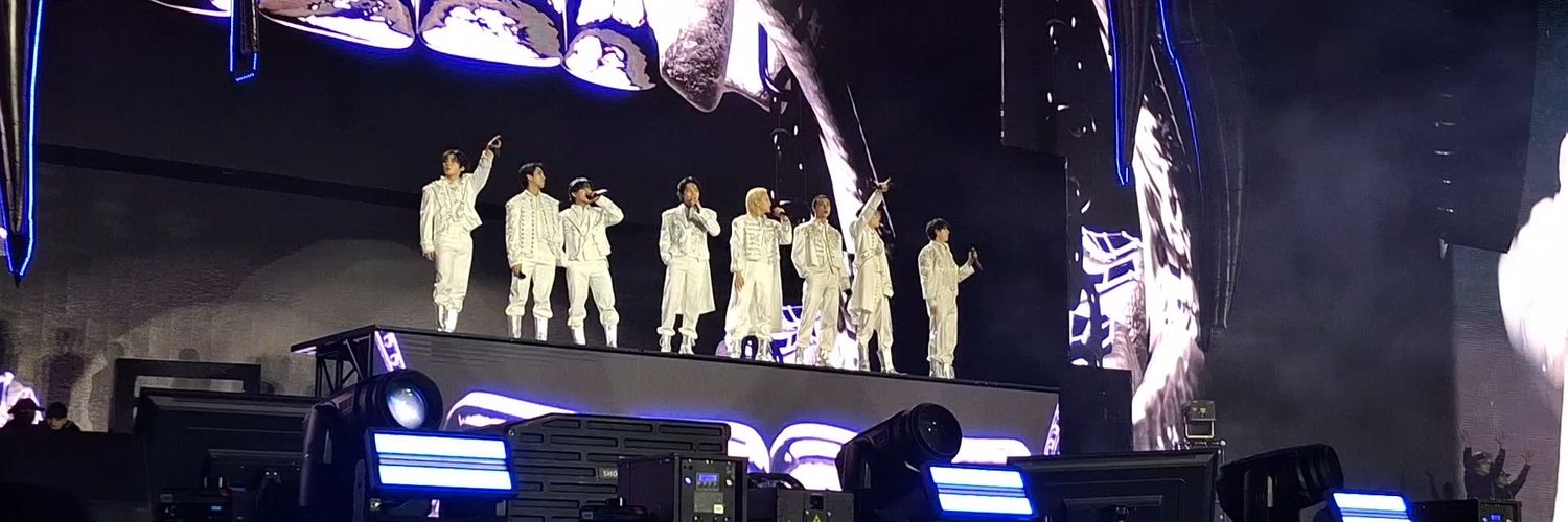 Crys 🩷✨🇨🇱 HYUNIBINI KISS 👨🏻‍❤️‍💋‍👨🏻 banner