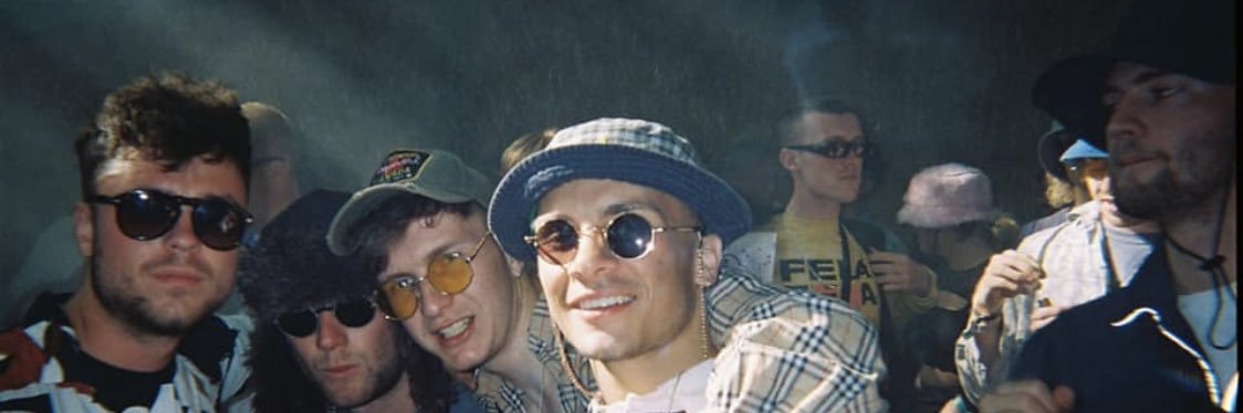 zakihowell's profile banner image