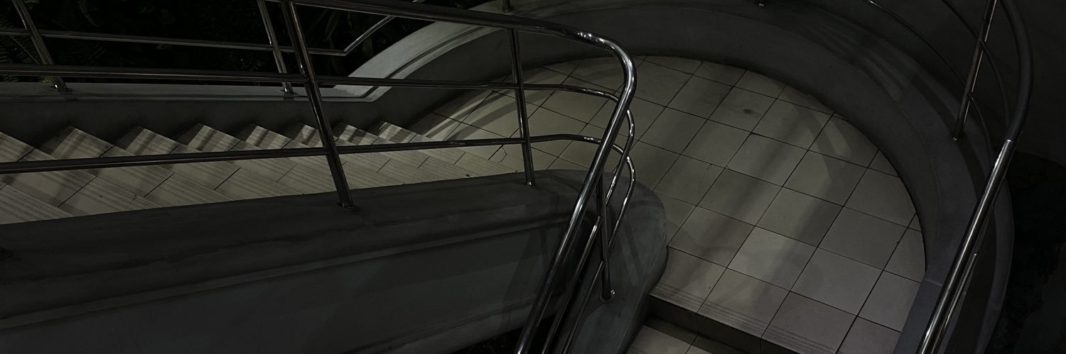 loueszz's profile banner image