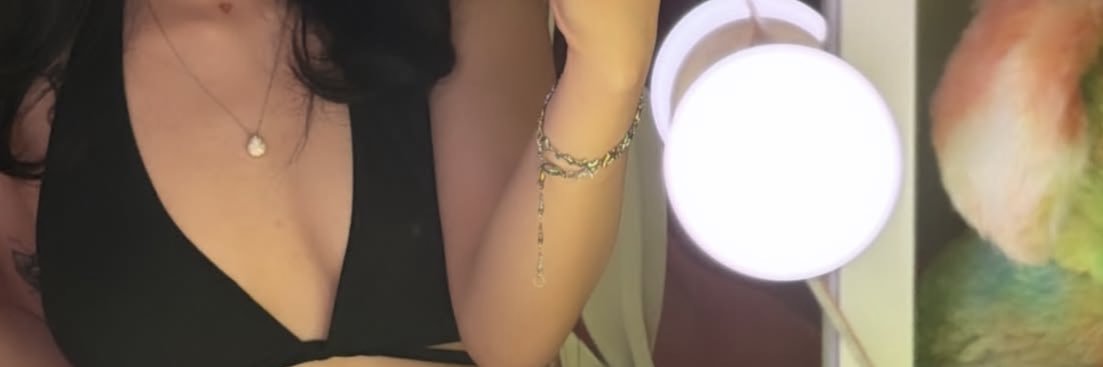 QueenCarolineX🌸 banner