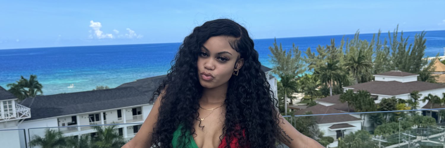 briamoneeee's profile banner image