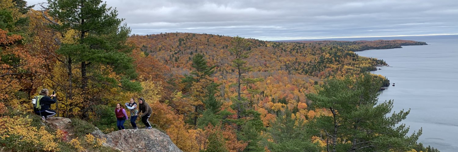 Anna 💛👻 banner