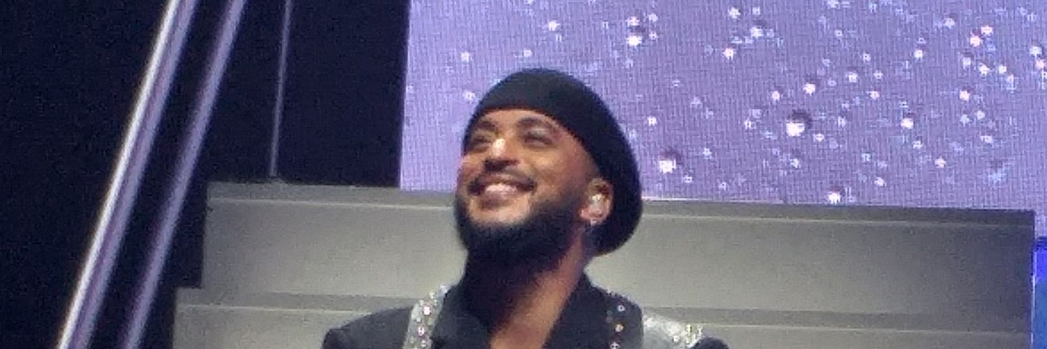 malie33's profile banner image