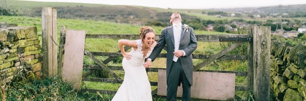 Leanne 🐝🖤🍍 banner