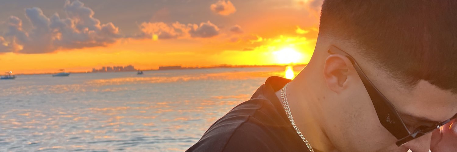 _karlajanee's profile banner image