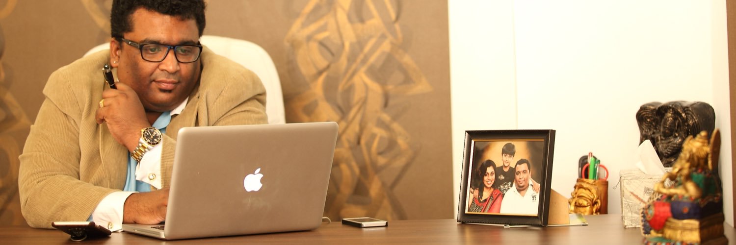 vnmenon8's profile banner image