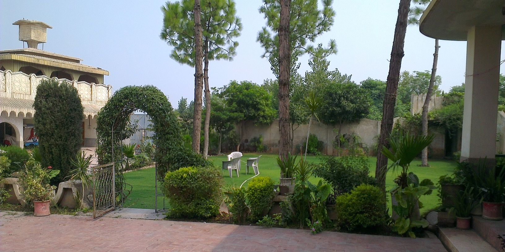 lal_marjan's profile banner image