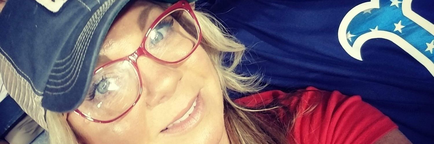 amyksch9's profile banner image