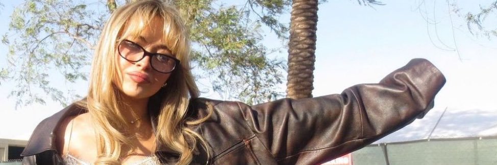 phoebedovee's profile banner image