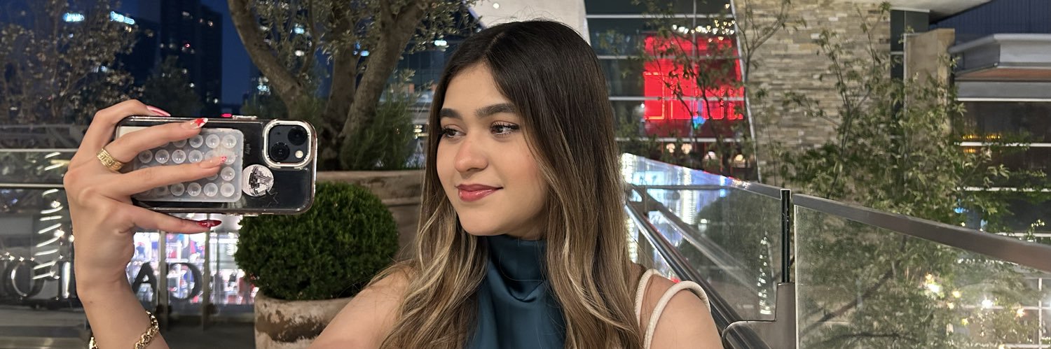 criselay_'s profile banner image
