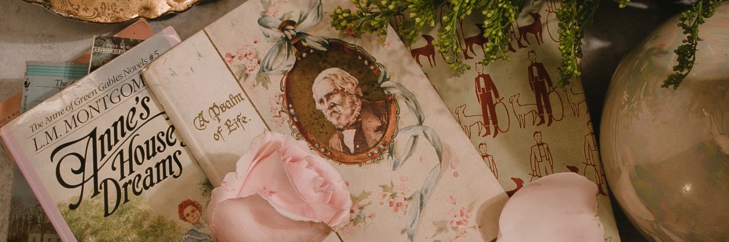 karolinechappy's profile banner image
