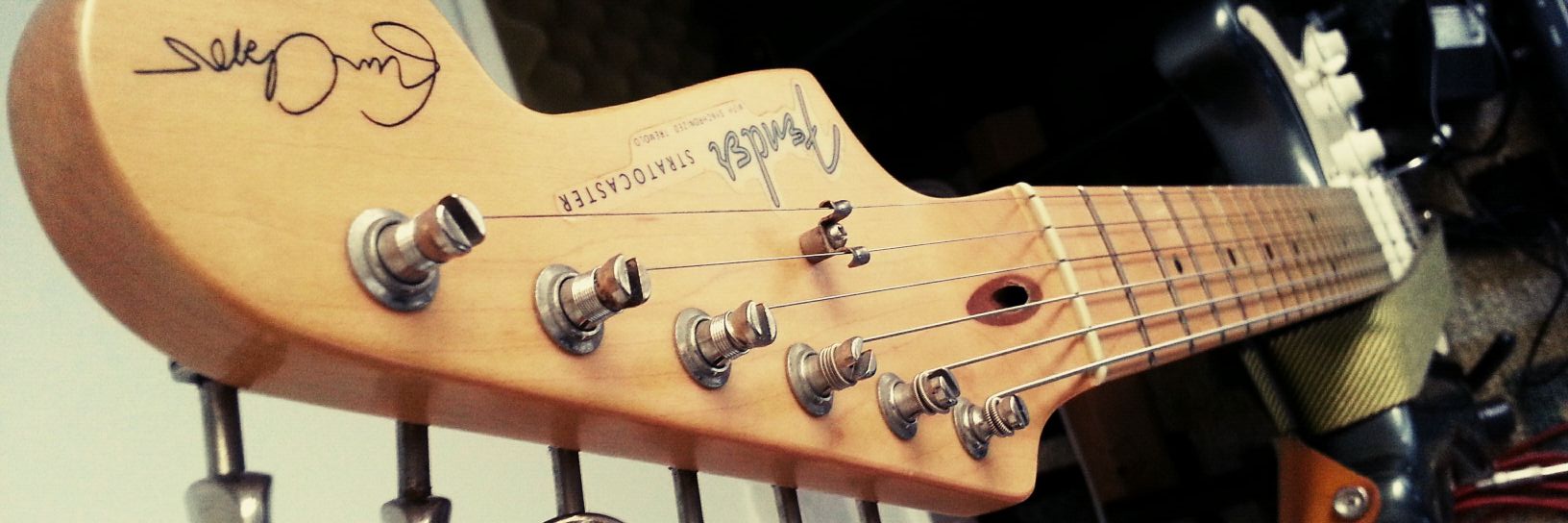 arperoni's profile banner image