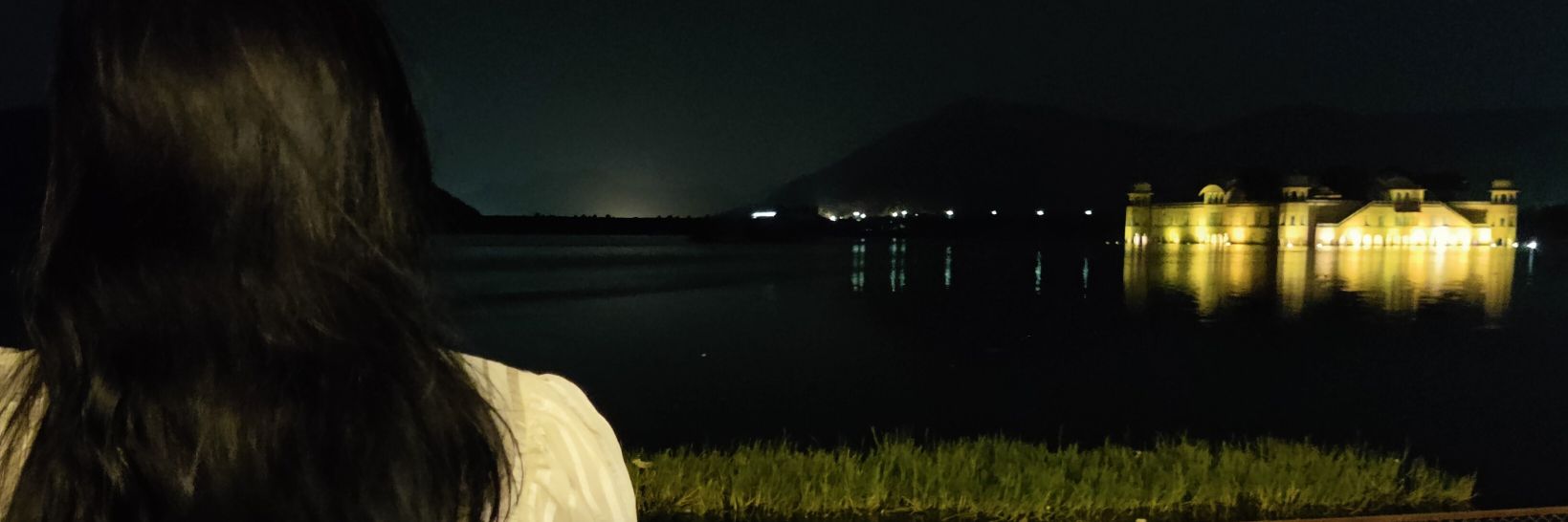 MonishaLnb's profile banner image