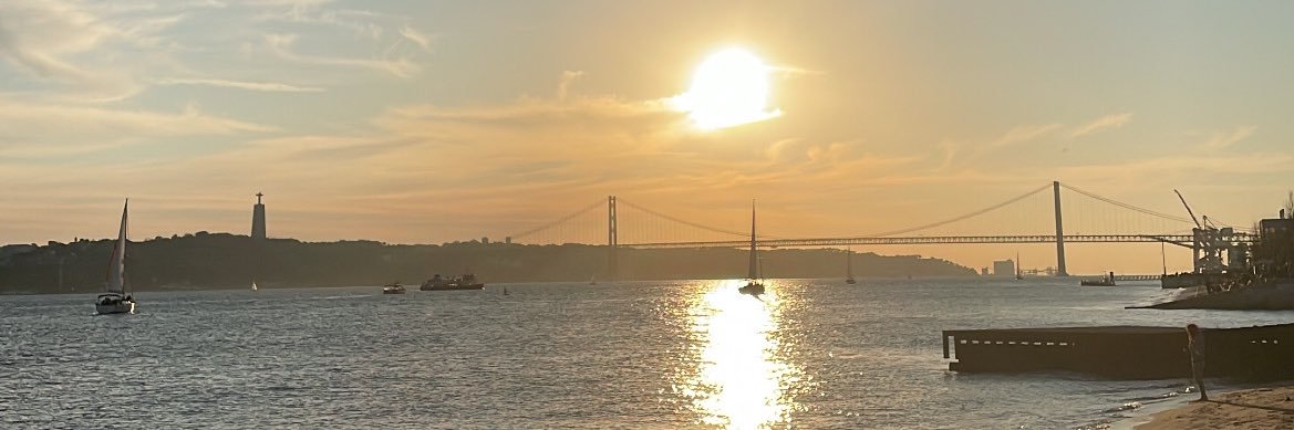 claraezquerra's profile banner image