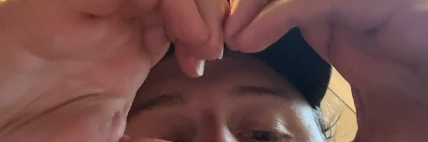 des_tin_eee's profile banner image