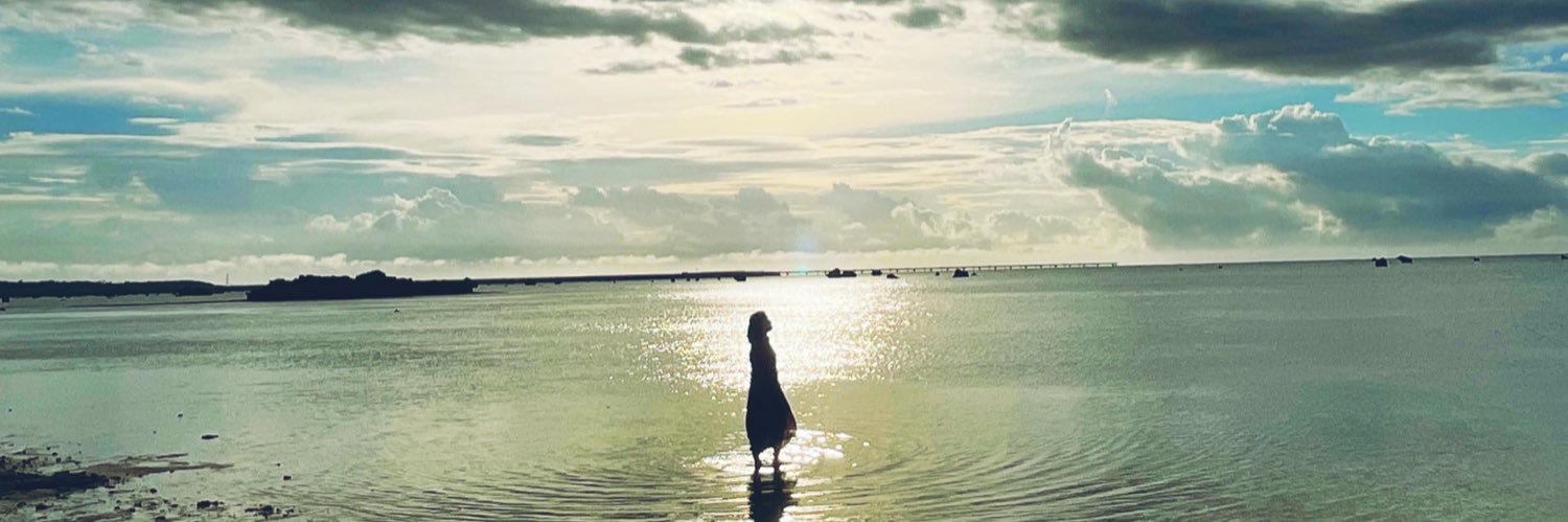 ALY🌺 banner