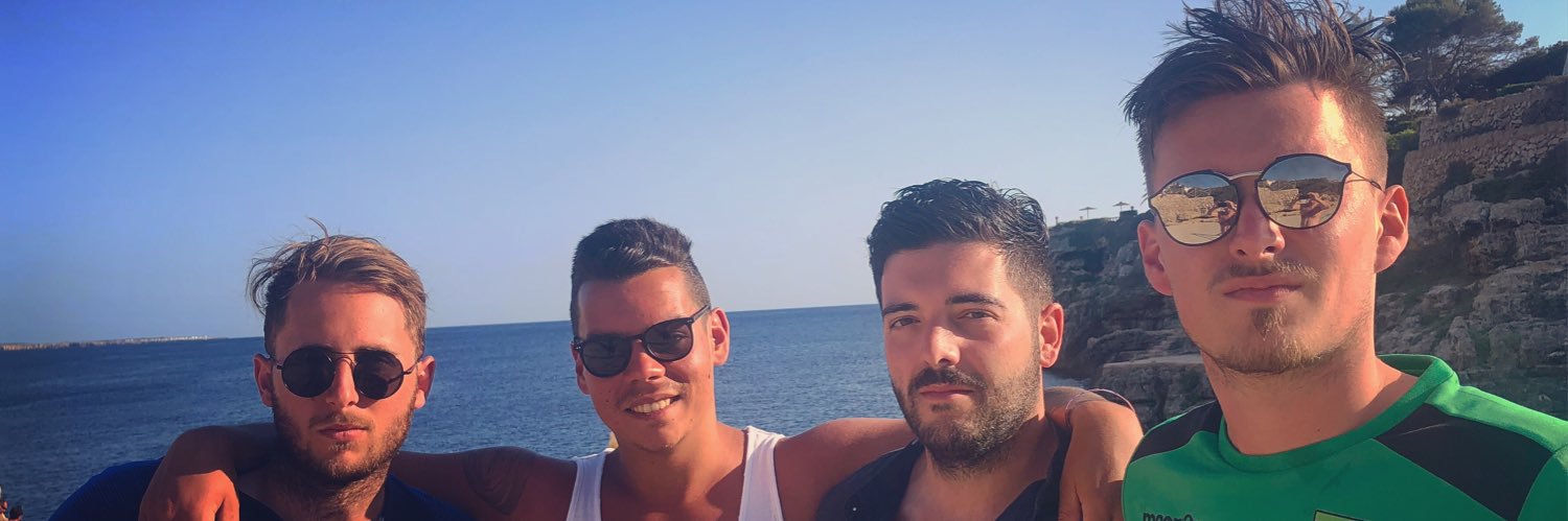 xBenee's profile banner image