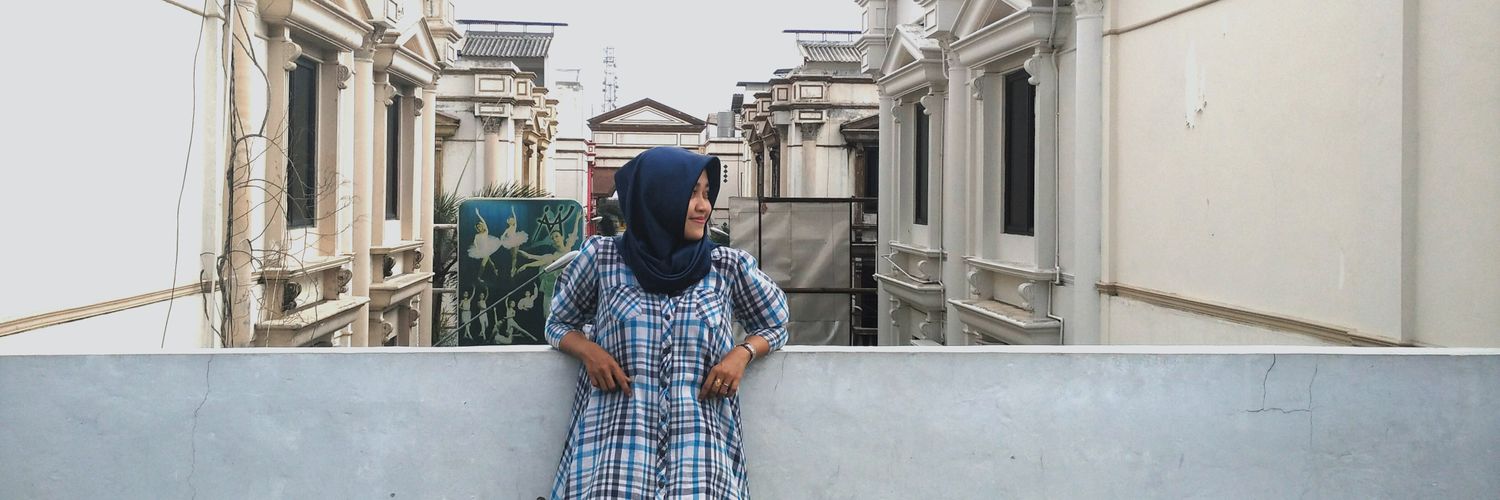 yuli_lestari1's profile banner image