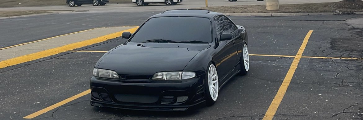 Y u n i 🖤 banner