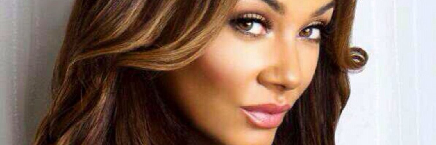 chelsee healey Profile Banner