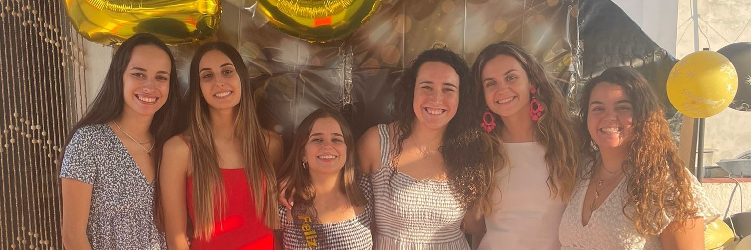 Gloriaaa98's profile banner image