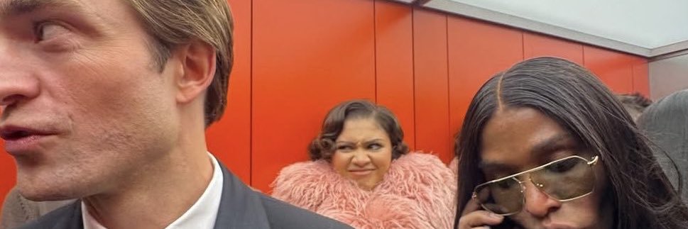 Ava banner
