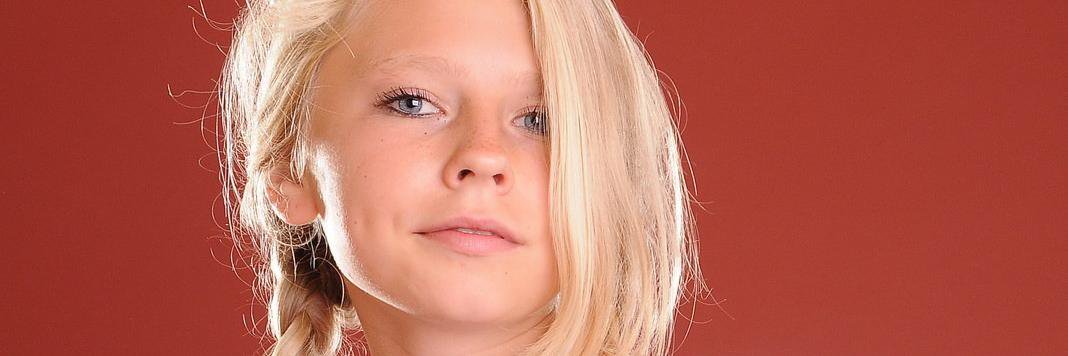 JulieModel2016's profile banner image