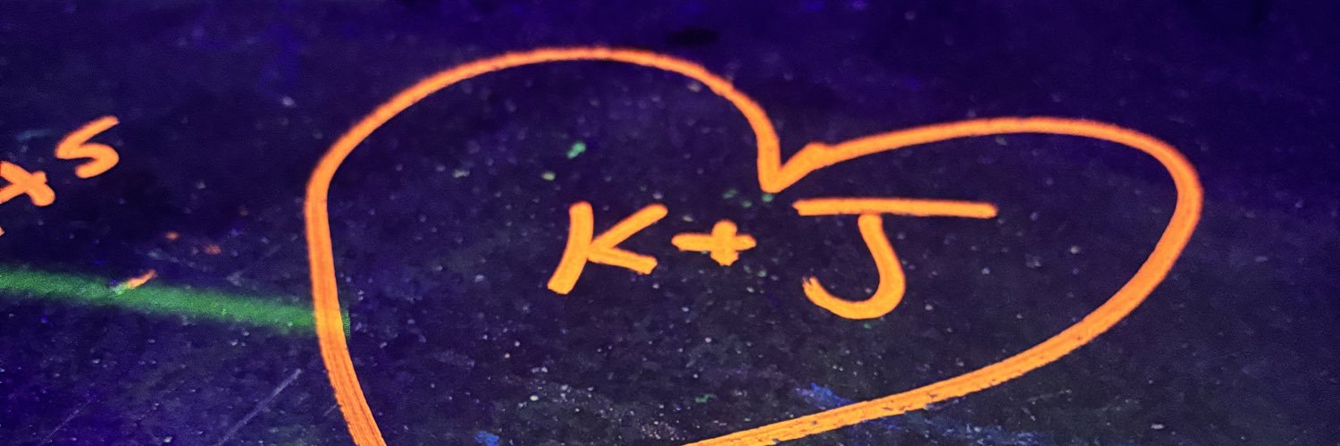 karilopezv_'s profile banner image