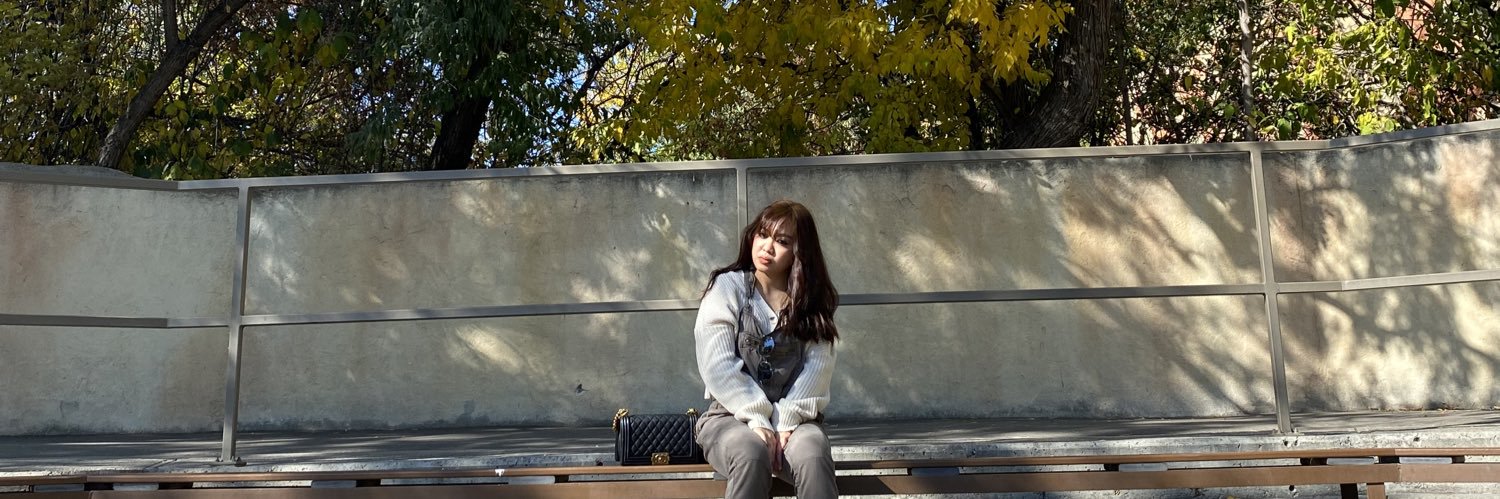 ishahanne's profile banner image