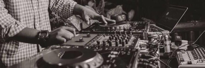 D J W I L L I A M S banner