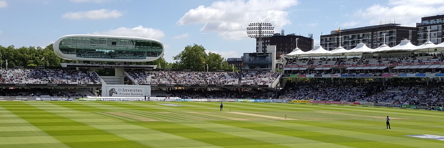 Dr Sarah T 💙 banner