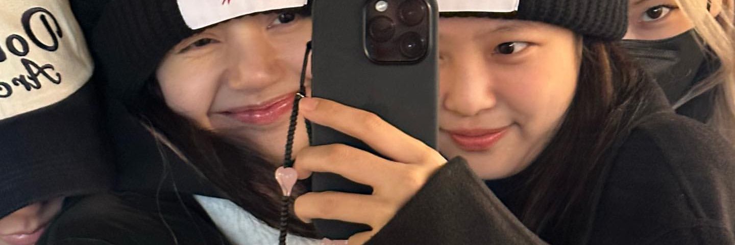 pinksforevs's profile banner image