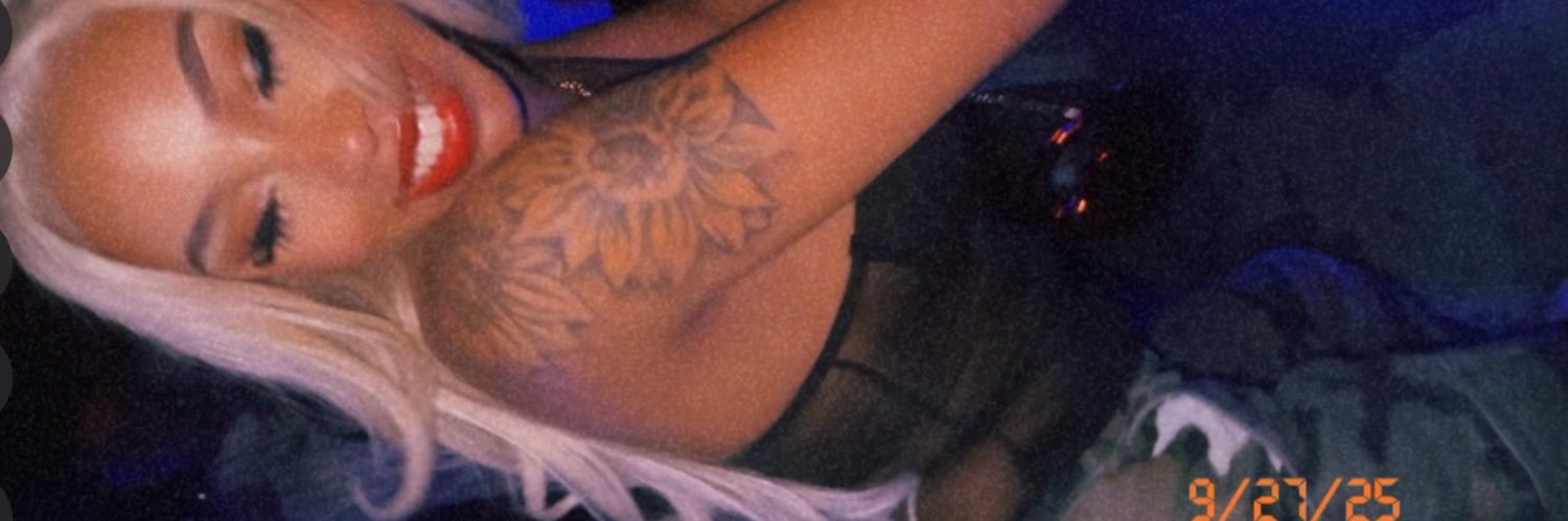leiradagee's profile banner image