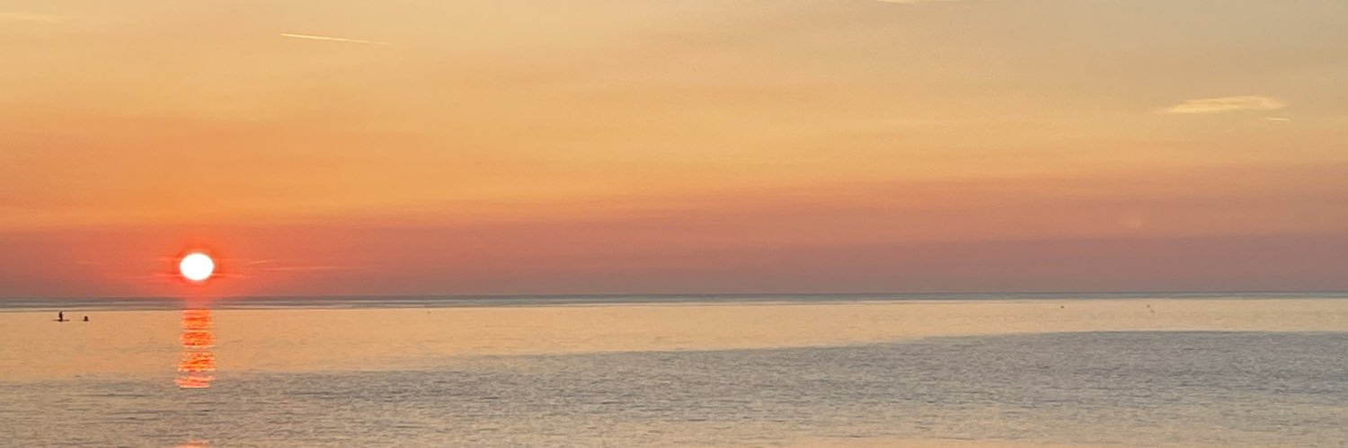 _em_harrison's profile banner image