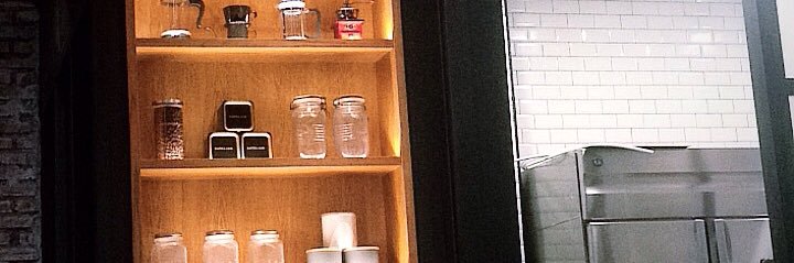 p banner