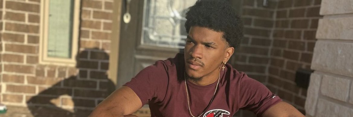 Larell10's profile banner image