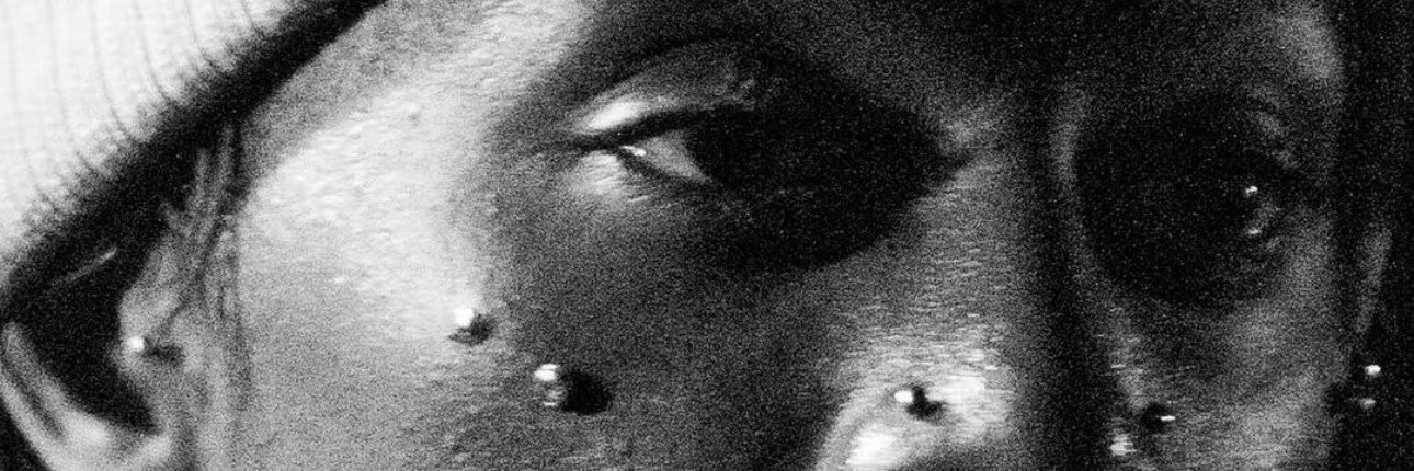 dökülmüş süt, PARIS TEXAS FAN ACC banner